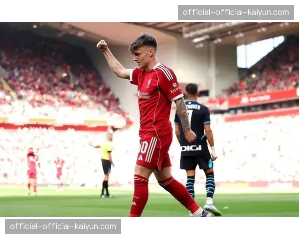 特写：复出即进球，布伦特福德前锋托尼替补登场后振臂怒吼